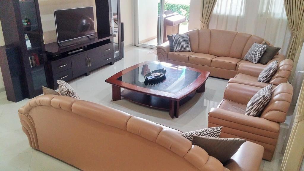 Villa Rumah Ibu Dago Bandung Exterior foto