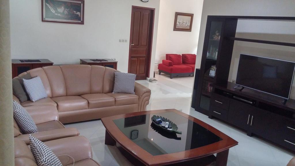 Villa Rumah Ibu Dago Bandung Exterior foto