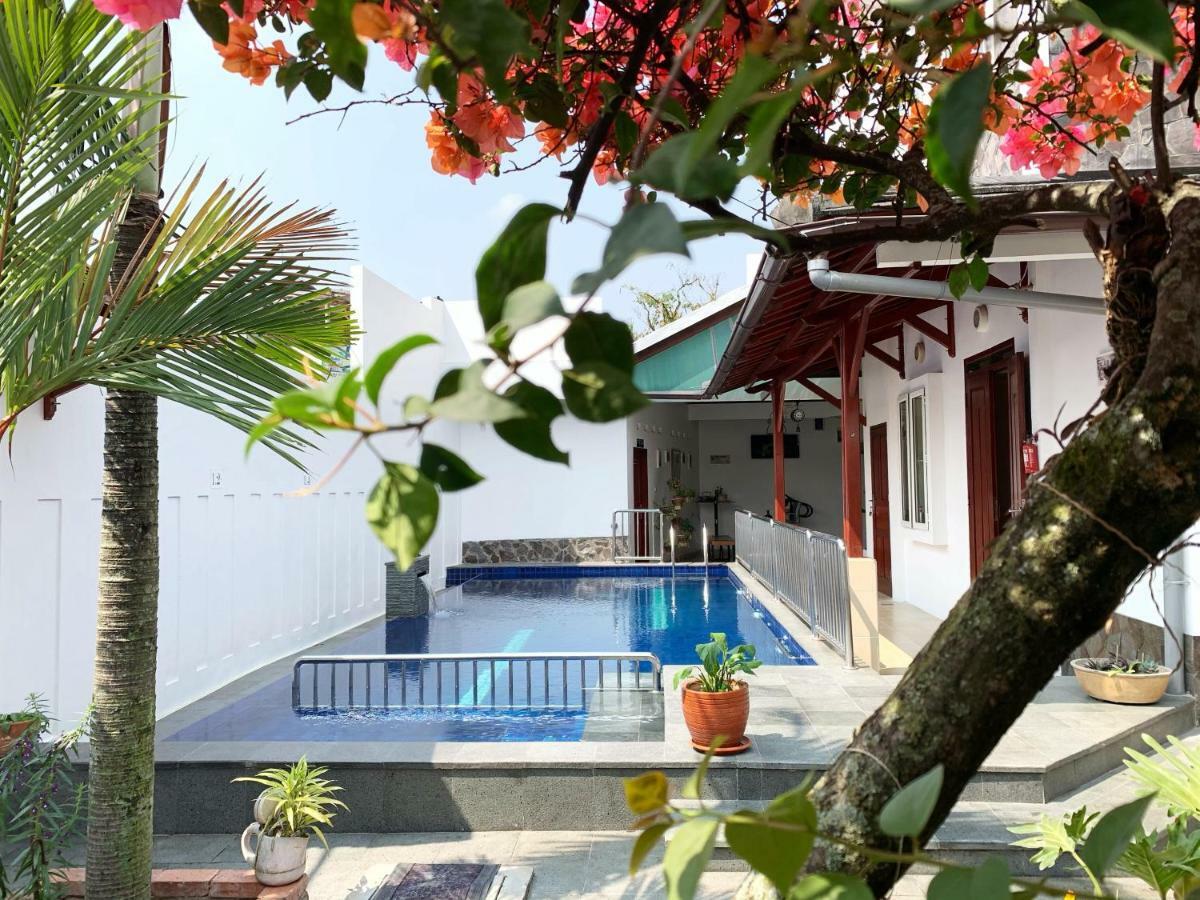 Villa Rumah Ibu Dago Bandung Exterior foto