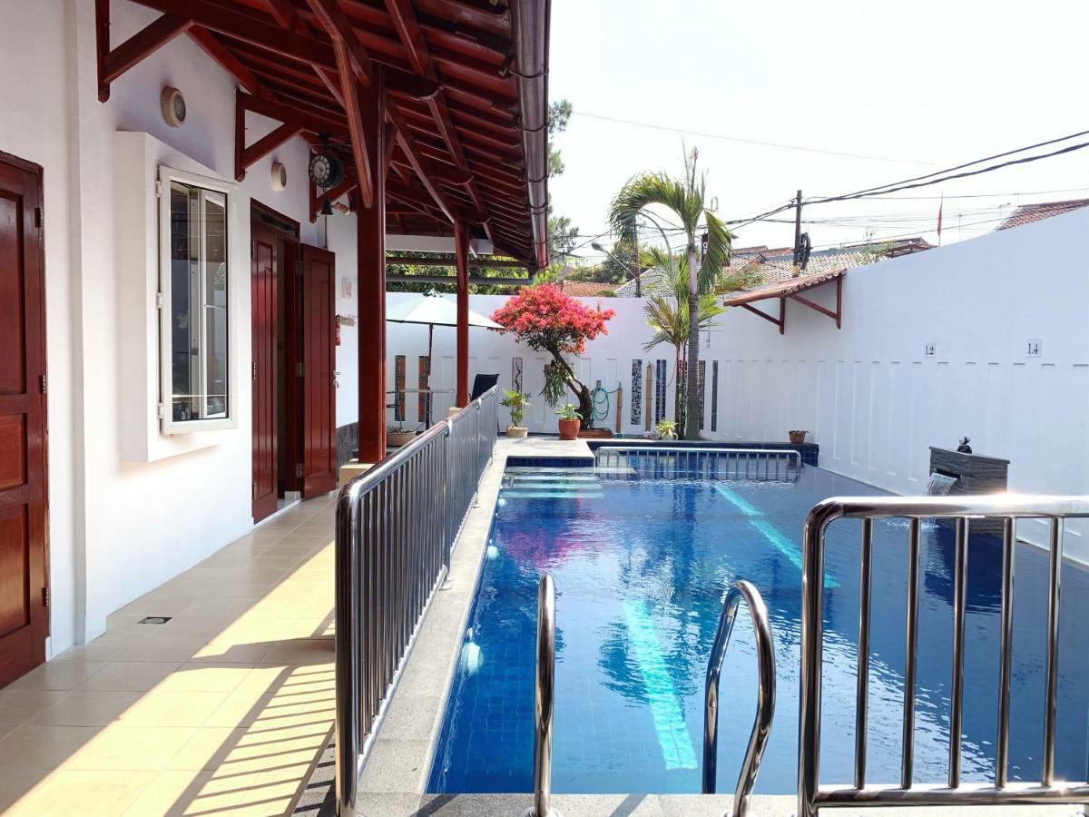 Villa Rumah Ibu Dago Bandung Exterior foto